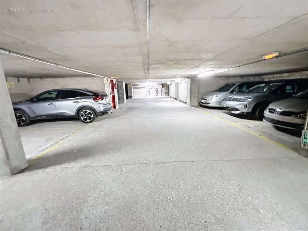 Parking à PARIS-15E