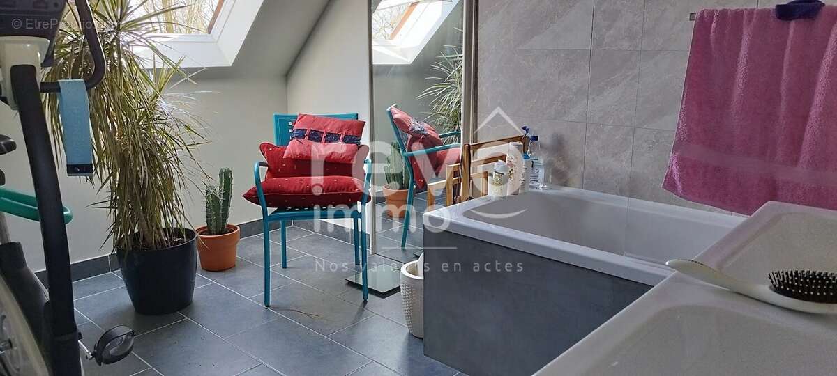 Maison à SAINT-BARTHELEMY-D'ANJOU