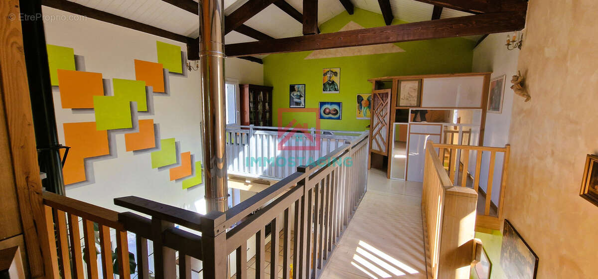 Maison à LAVAL-ROQUECEZIERE
