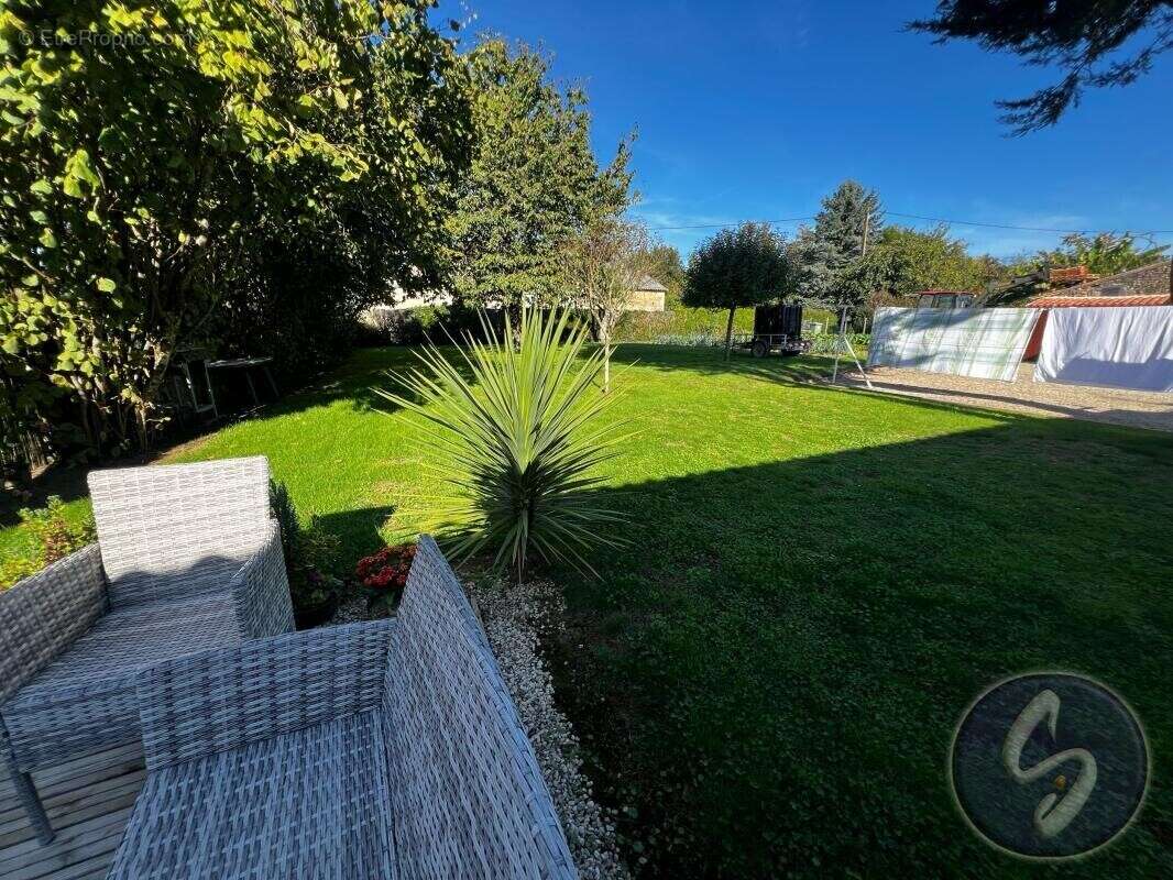 Maison à AZAY-LE-BRULE