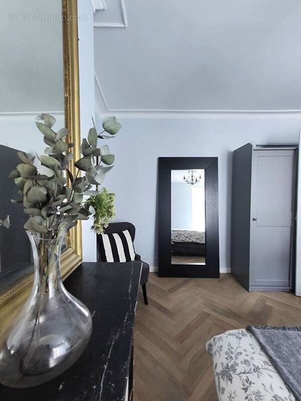 Appartement à PARIS-7E