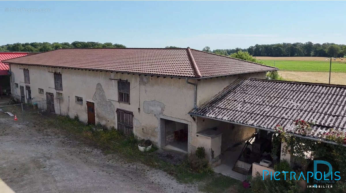 Maison 260 m² à Saint-Andre-Le-Bouchoux  - photo 5