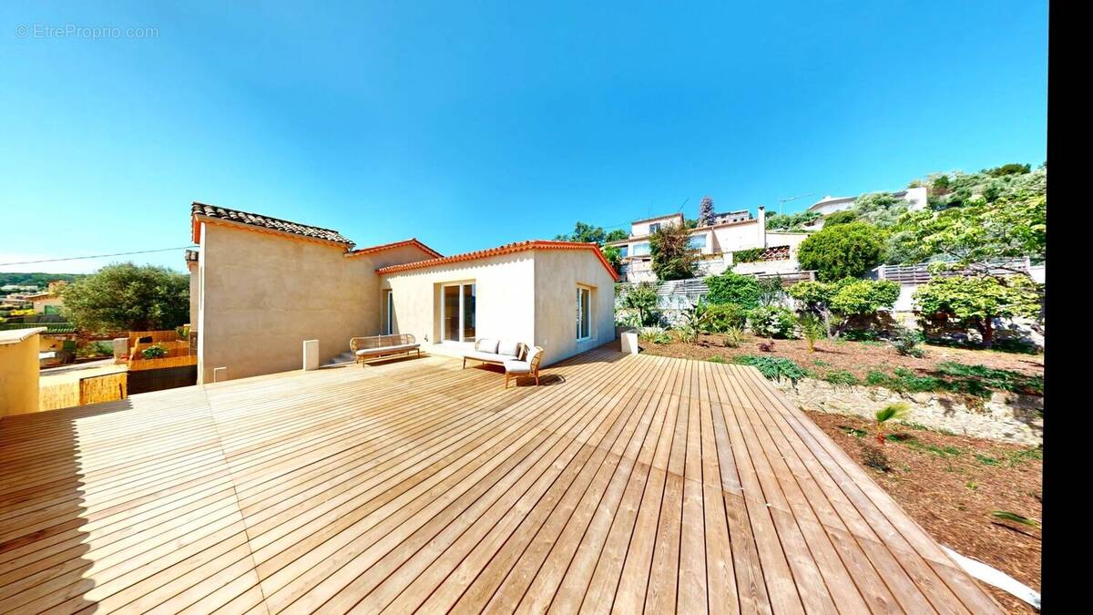 Maison à VALLAURIS