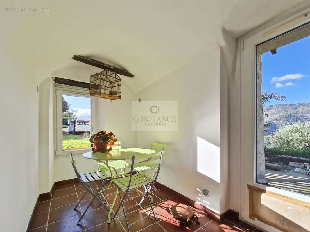 Appartement à CONTES