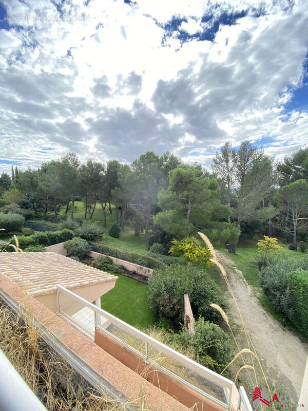 VUE  TERRASSE  - Appartement à VILLENEUVE-LES-AVIGNON