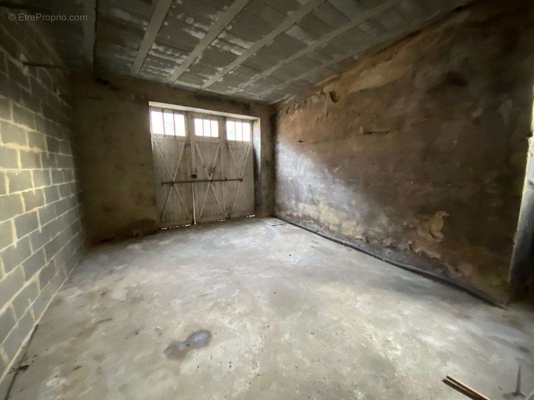 Maison à MAUZAC-ET-GRAND-CASTANG