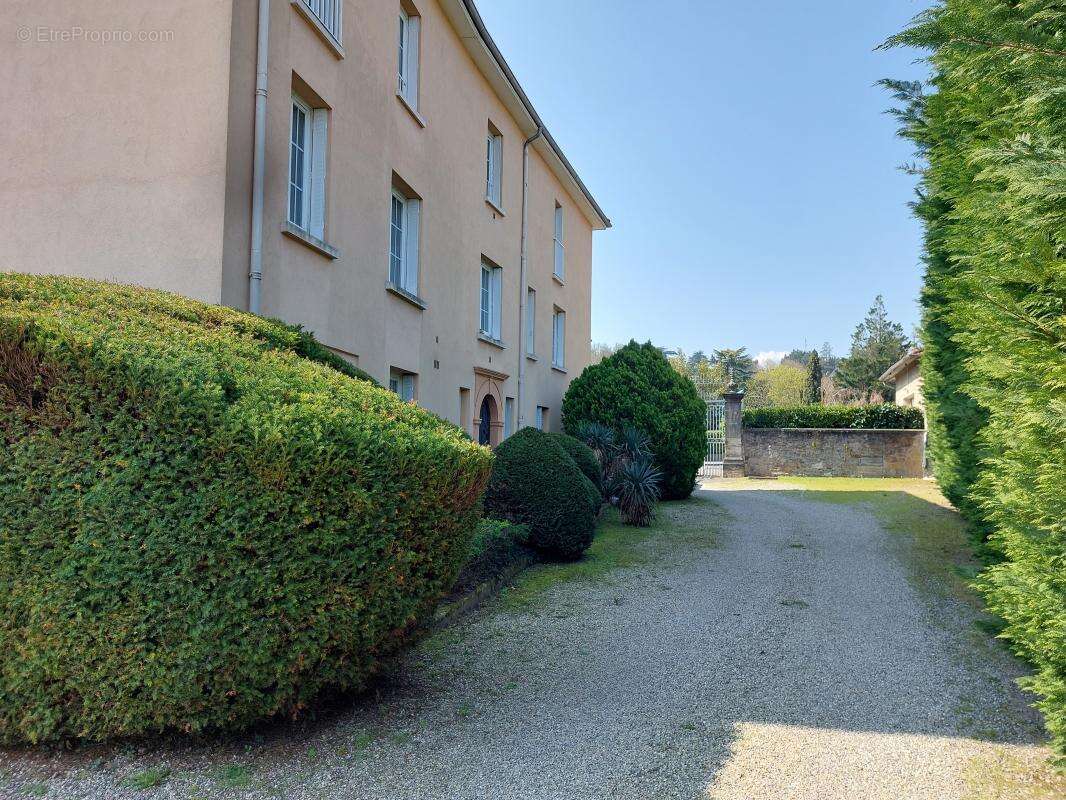 Appartement à PIERRE-BENITE