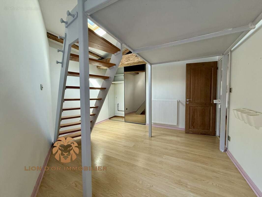 Appartement à NEUVILLE-SUR-SAONE