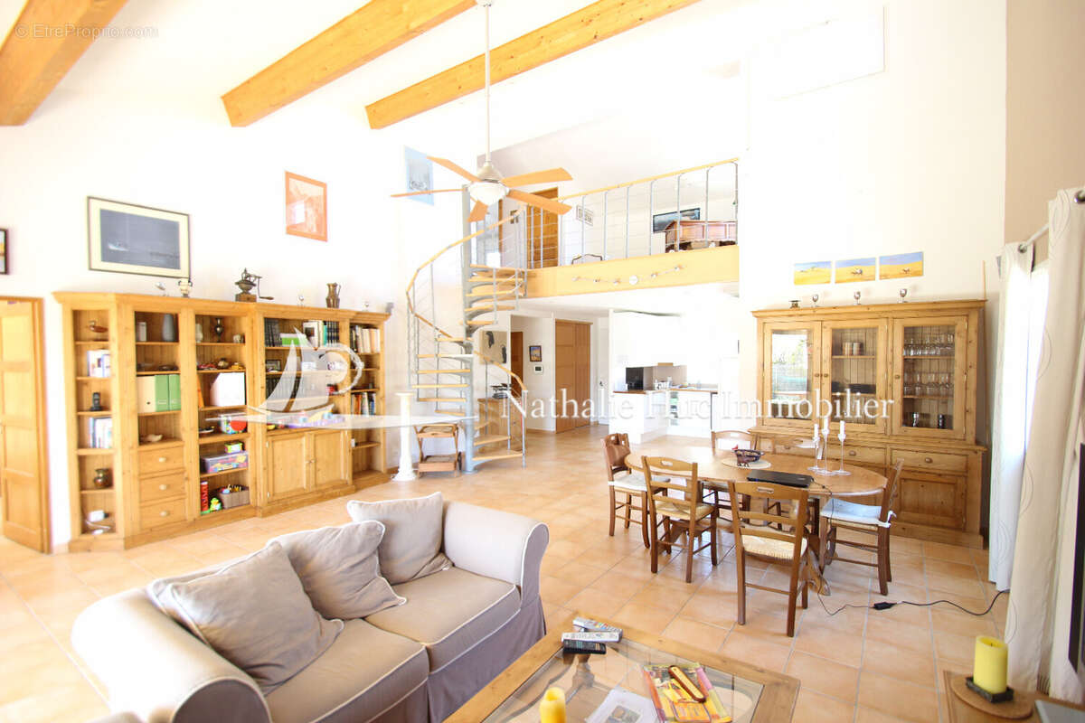 Maison 165 m² à Sainte-Marie  - photo 2