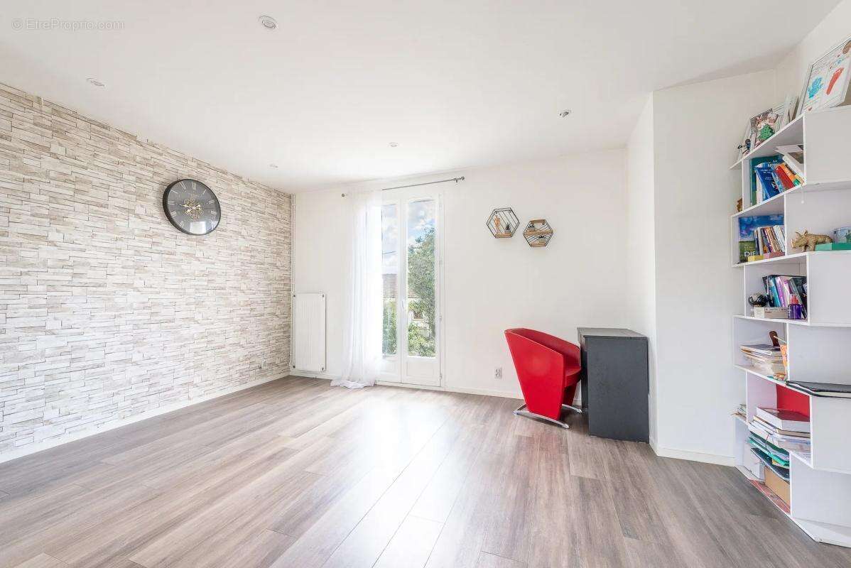 Lescherolles (77320) – maison familiale 120m2 avec sous-sol total sur 1 190 m² de terrain – fort potentiel après travaux - photo 14