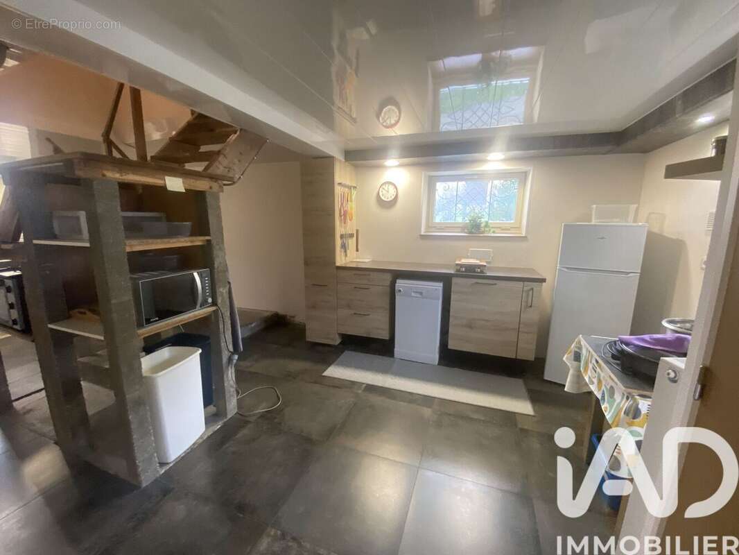 Maison 241 m² à Montaignac-Saint-Hippolyte  - photo 6
