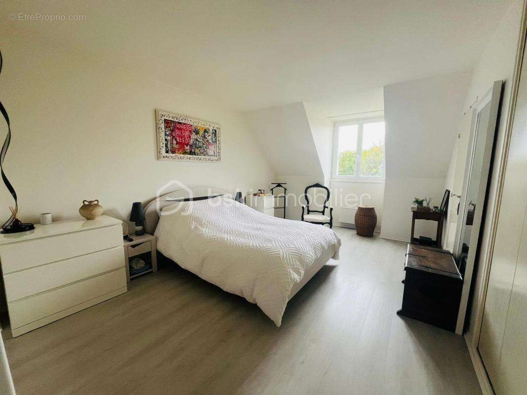 Maison à LES ESSARTS-LE-ROI