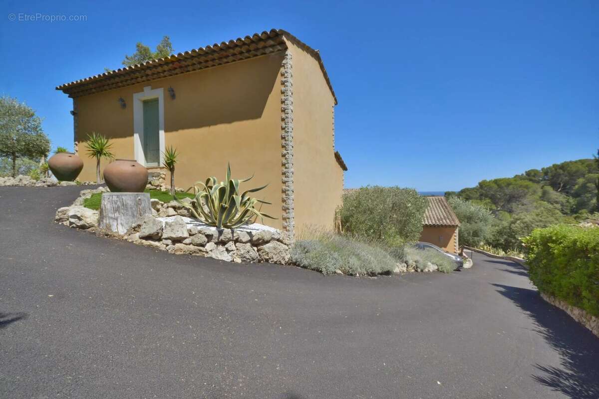 Maison 300 m² à Biot  - photo 13