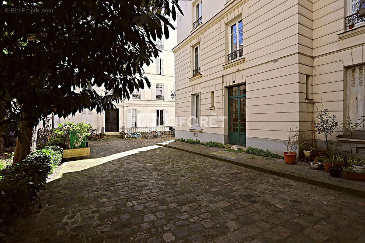 Appartement à PARIS-14E