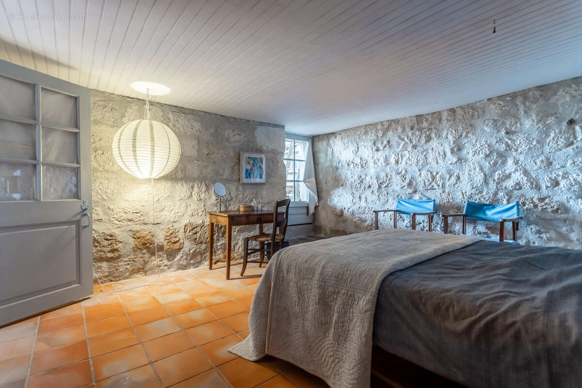 Maison à MONTJOI