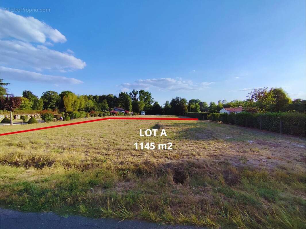 Terrain à SAINT-GEORGES-ANTIGNAC