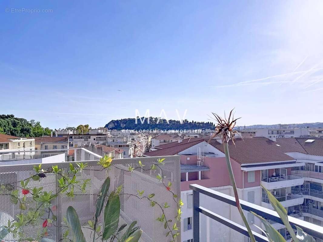 Nice/proche port – appartement duplex 3 pièces, dernier étage, état neuf, 2 terrasses au calme - photo 2