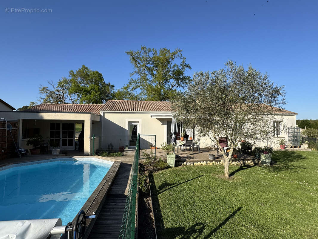 Maison à BAIGNES-SAINTE-RADEGONDE