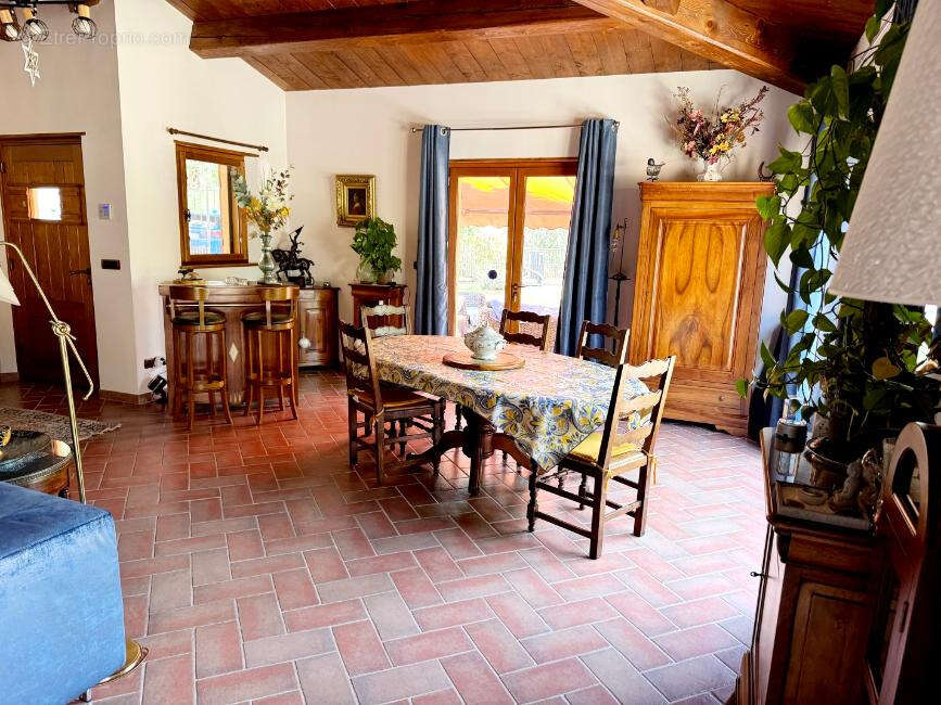 Draguignan villa F6 197m2 piscine garage terrasse 3800m terrain 795000€ crn2373 DPE A - photo 13