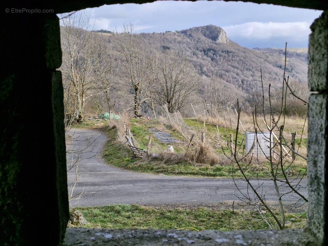 Maison à BESSE-ET-SAINT-ANASTAISE