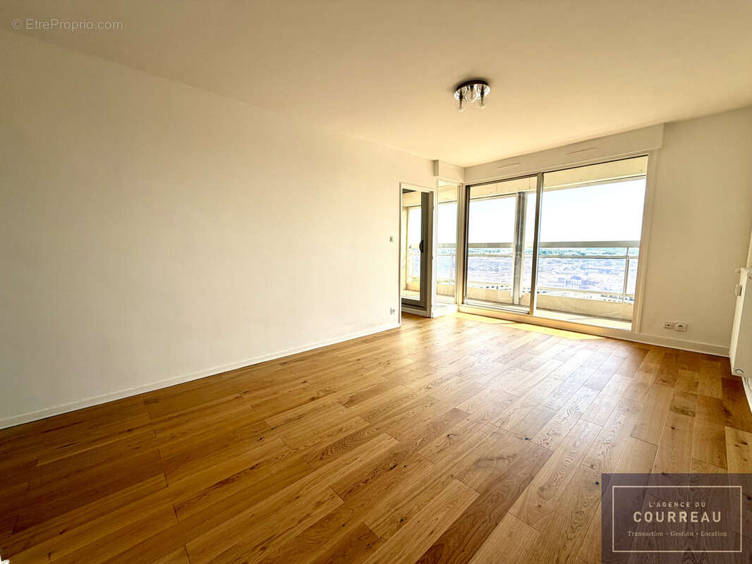 F2 de 56,26 m2 situé au 16ème étage avec terrasse et parking - photo 2