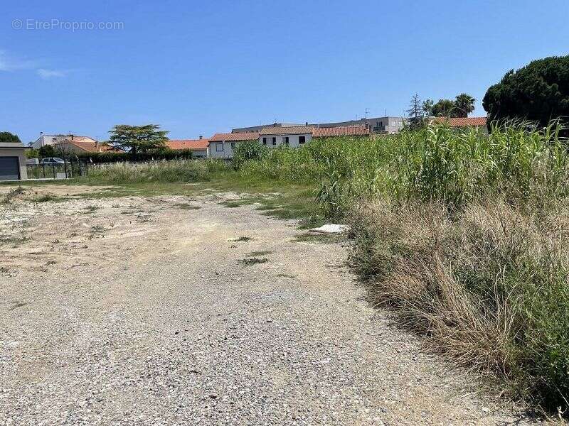 Terrain à SAINT-CYPRIEN