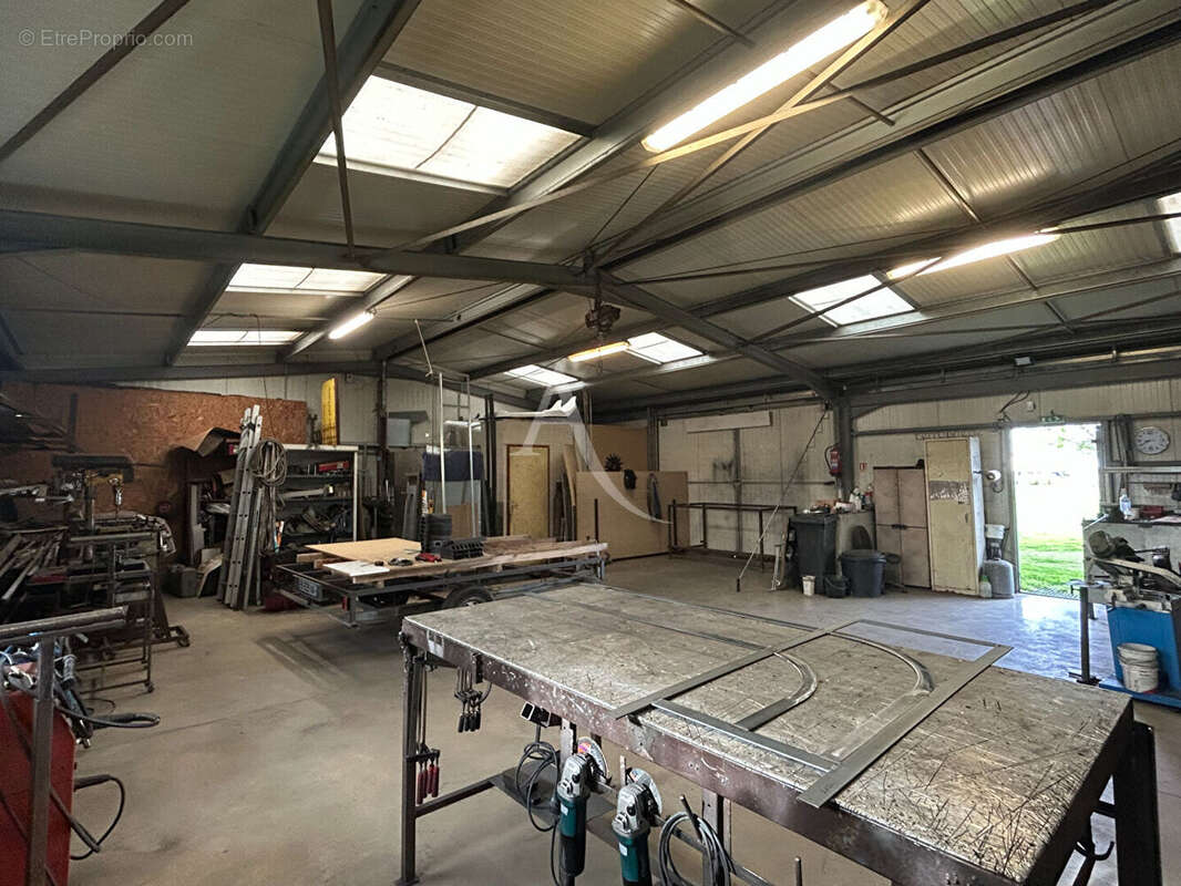 Commerce à MOREILLES