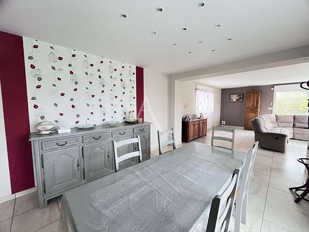 Maison à CHALONS-DU-MAINE