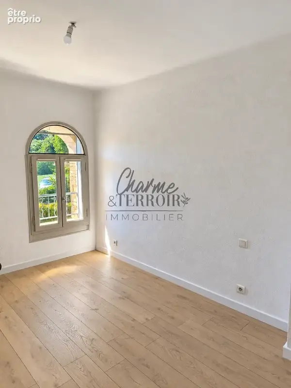 UZES Appartement dans résidence sécurisée avec piscine - photo 9