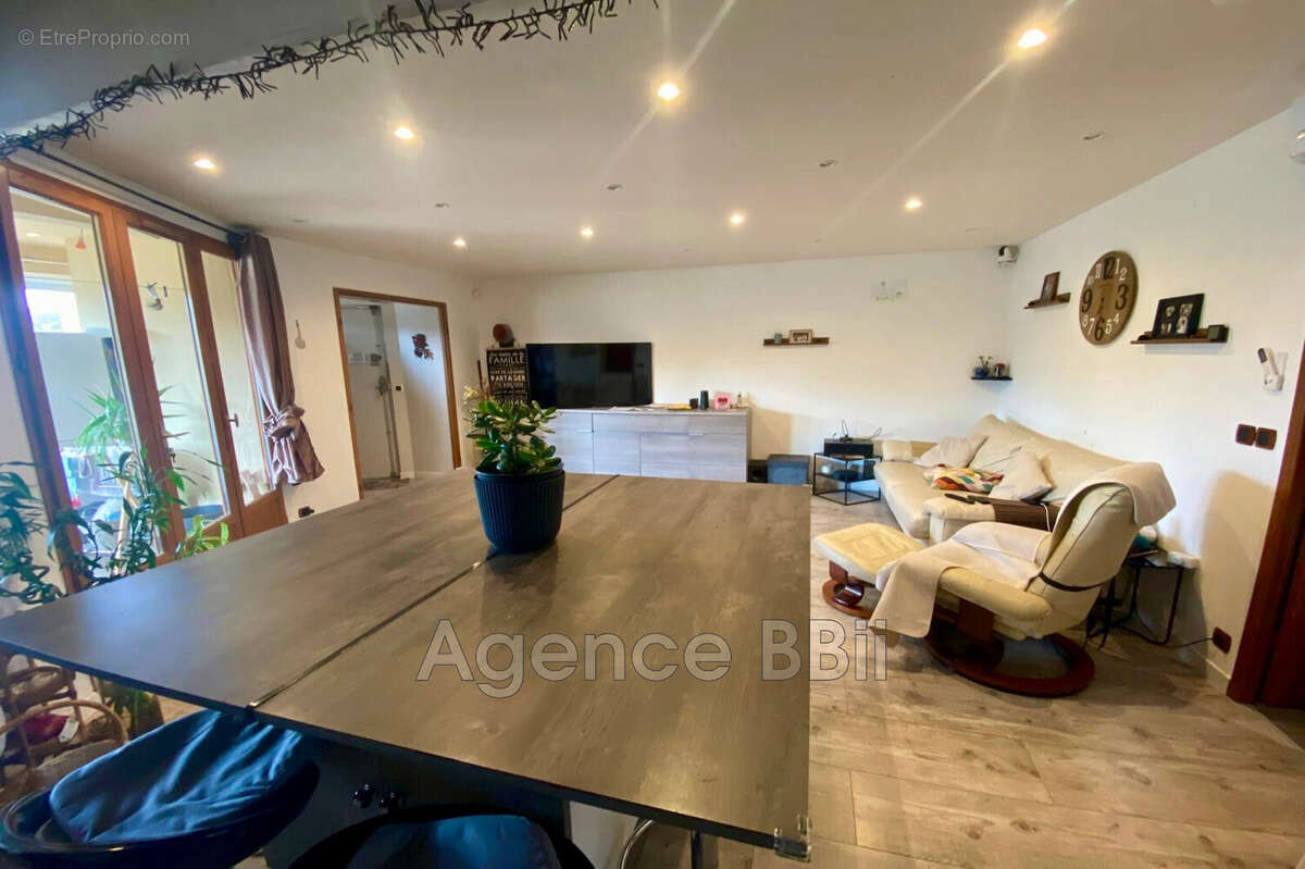 Appartement 84 m² à La Trinite  - photo 7
