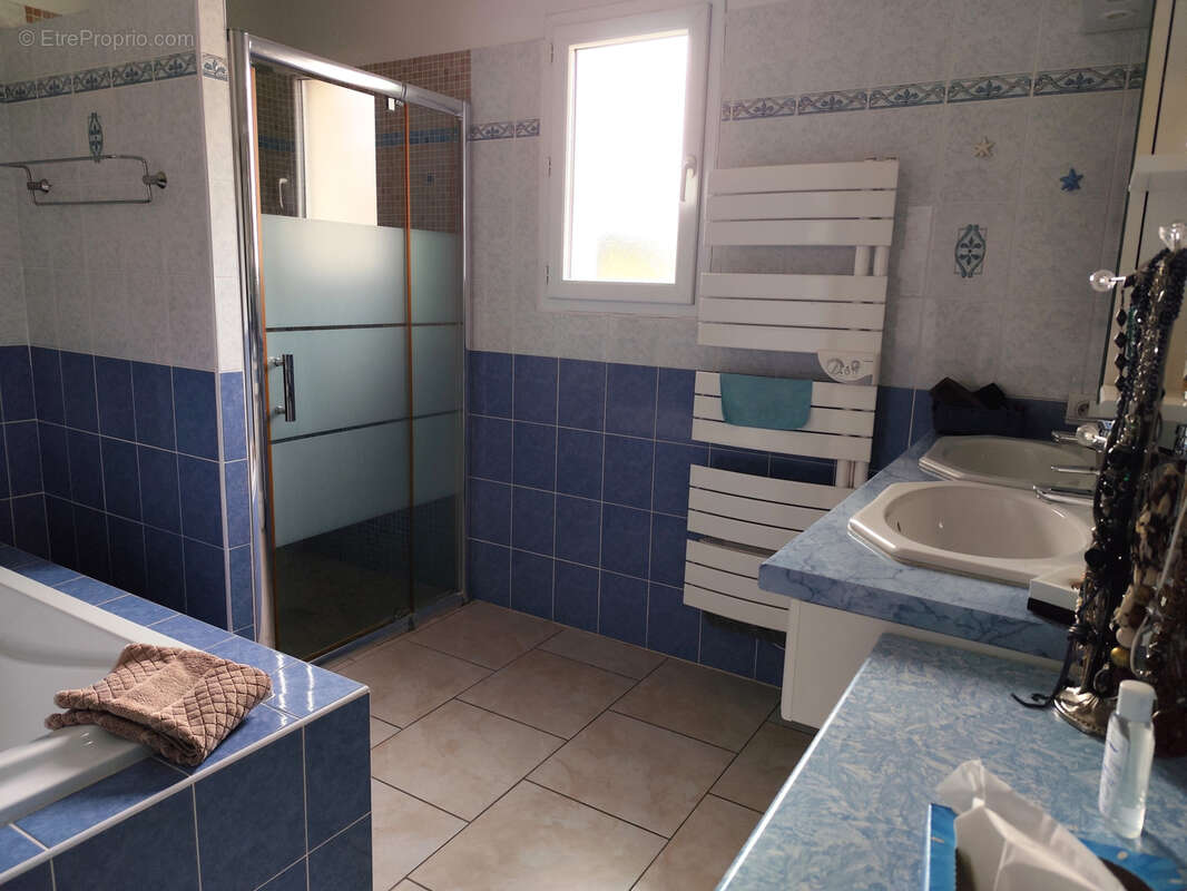 Maison à JONQUIERES-SAINT-VINCENT