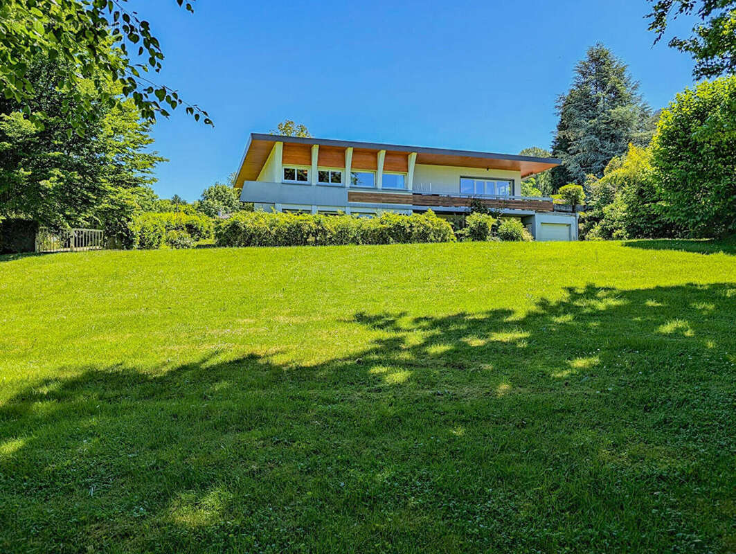 Maison à PUGNY-CHATENOD