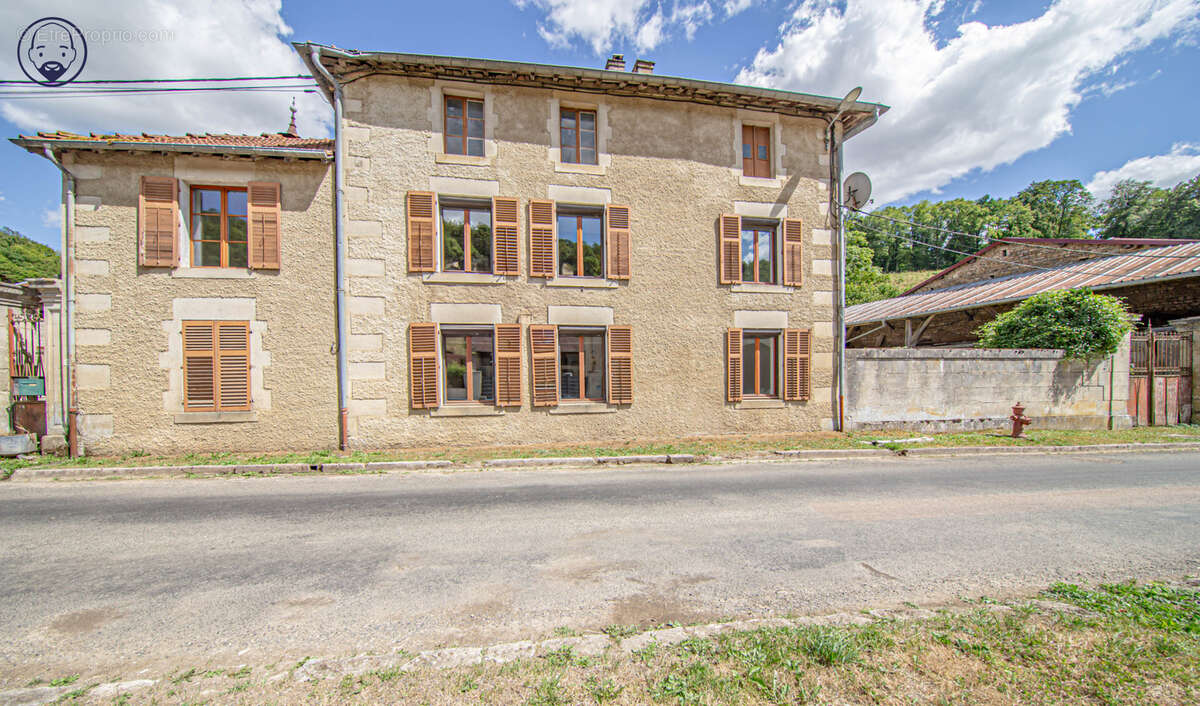 Spacieuse maison avec dépendance et pâture - photo 2