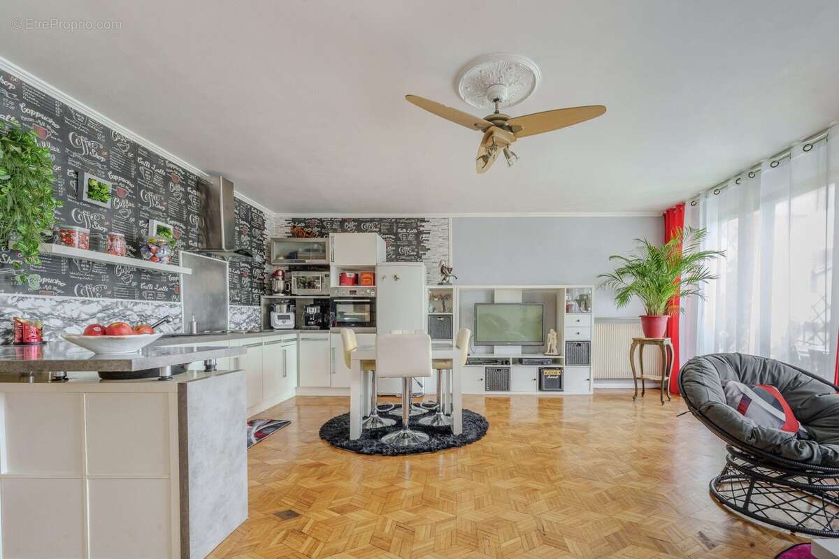 Appartement à SAINT-MARTIN-D'HERES