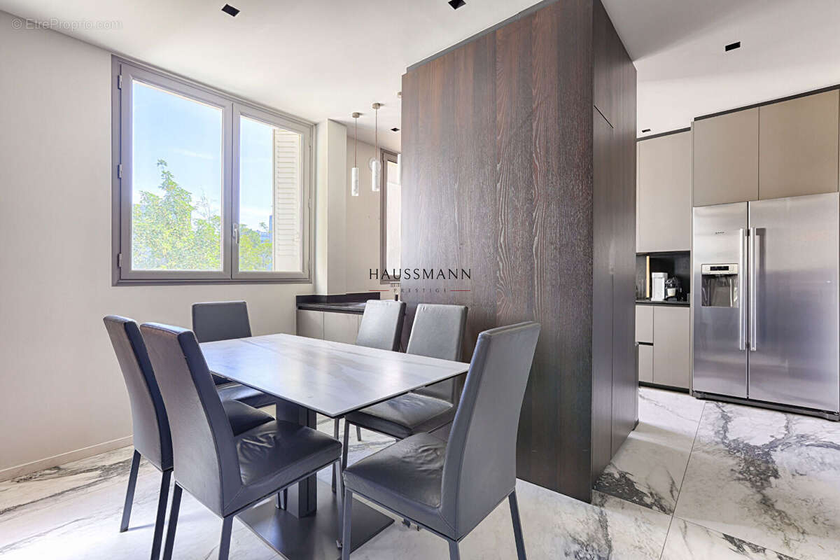 Appartement à NEUILLY-SUR-SEINE