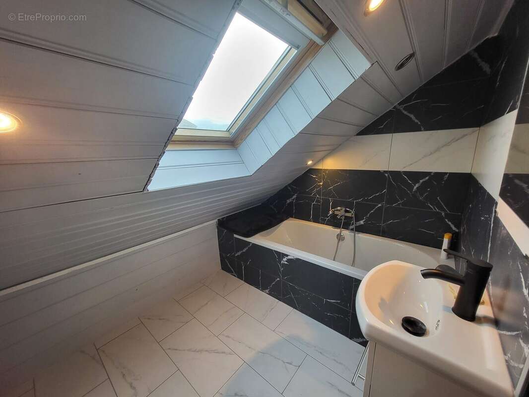 Maison 116 m² à Beuveille  - photo 8