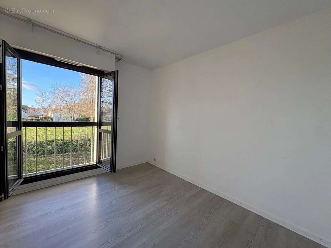 Appartement à LES CLAYES-SOUS-BOIS
