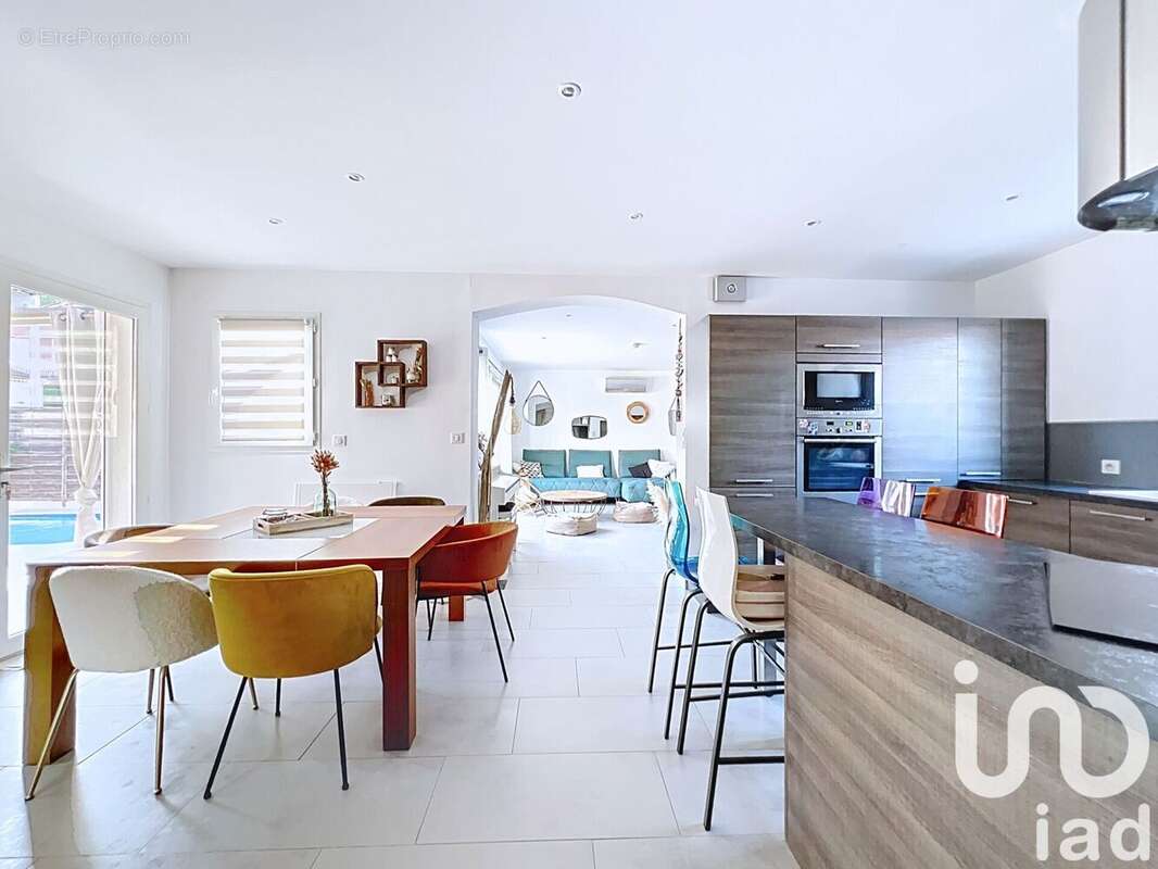 Photo 2 - Maison à SAINT-MITRE-LES-REMPARTS