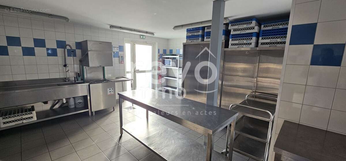 Commerce à MOUZILLON