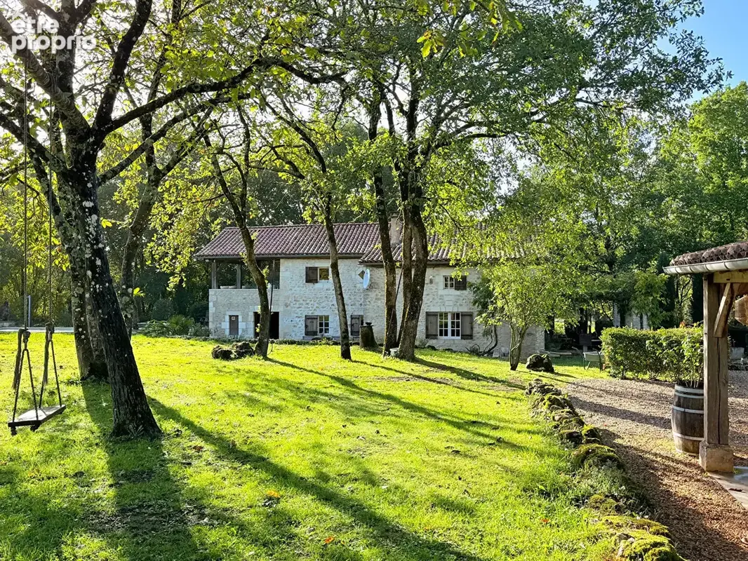 Un grand balcon royale dans la verdure, une maison de caractère et un gîte indépendant - photo 1