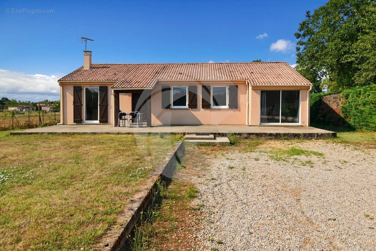 Maison à NEGREPELISSE