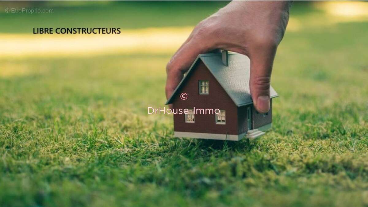 Terrain à LUC-LA-PRIMAUBE