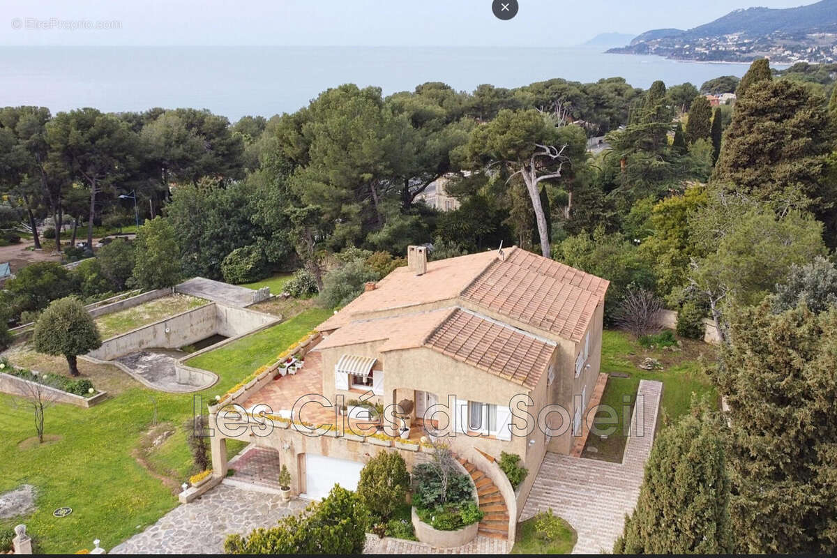 Maison à CARQUEIRANNE