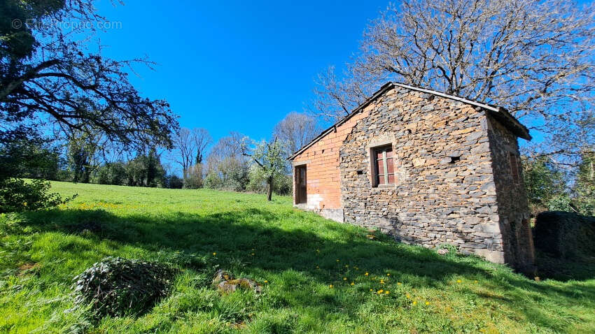 Maison à CHAPDES-BEAUFORT