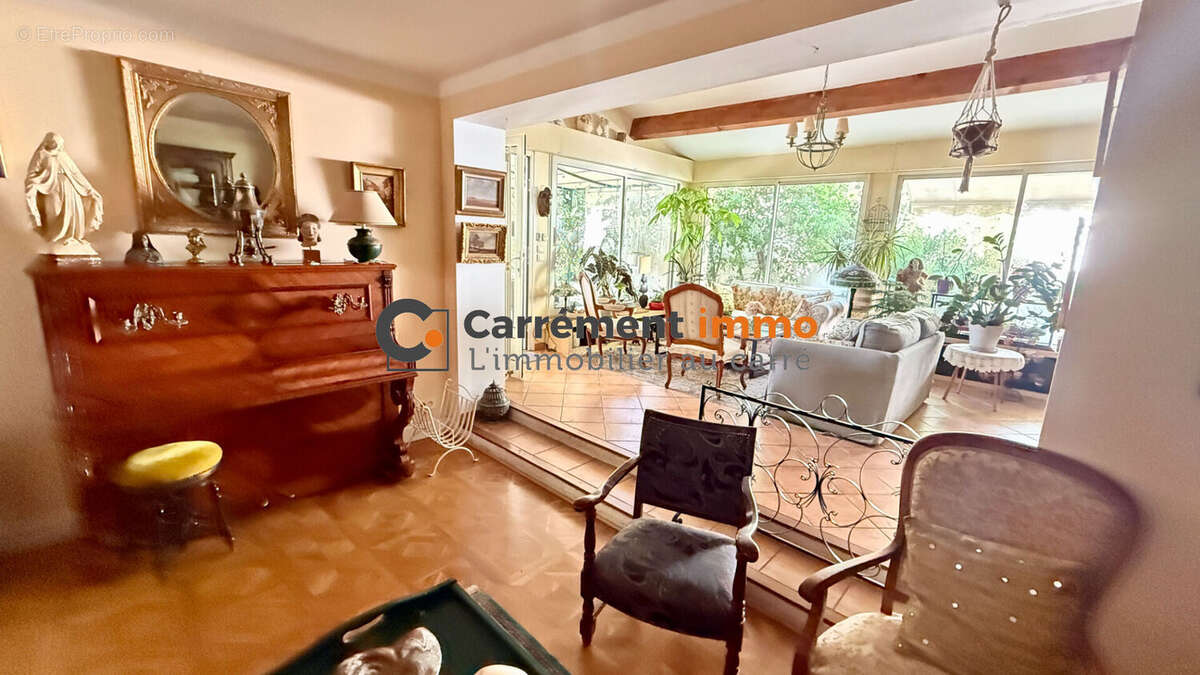 Maison à SAINT-CLEMENT-DE-RIVIERE