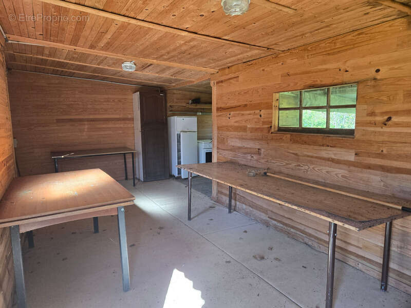 Terrain à SAINT-YRIEIX-SOUS-AIXE