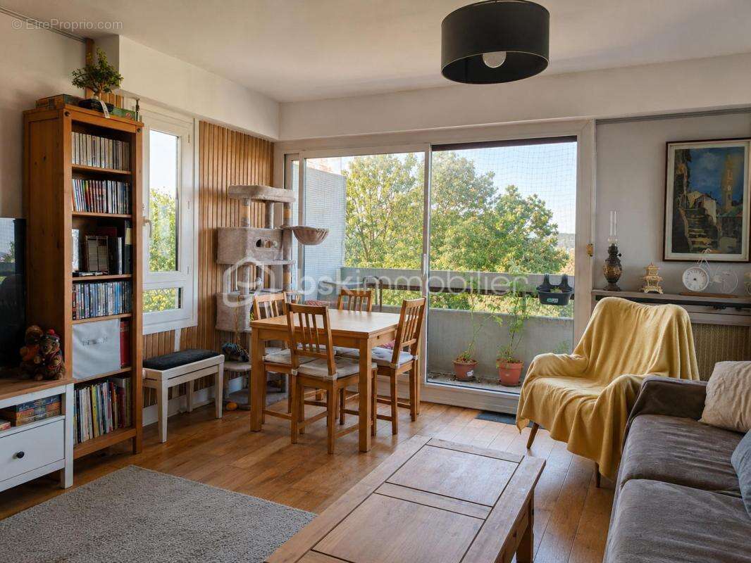 Les ulis – 3 pièces au dernier étage, loggia, vue dégagée et parking - photo 4