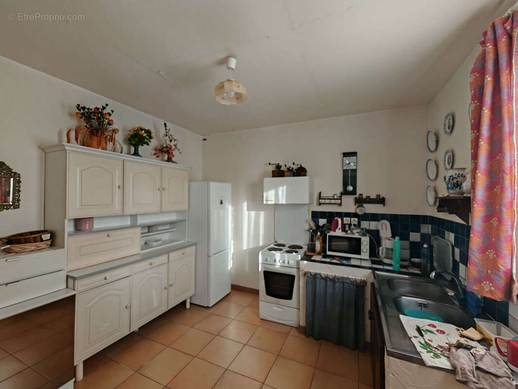 Maison à ROQUEBRUNE-SUR-ARGENS