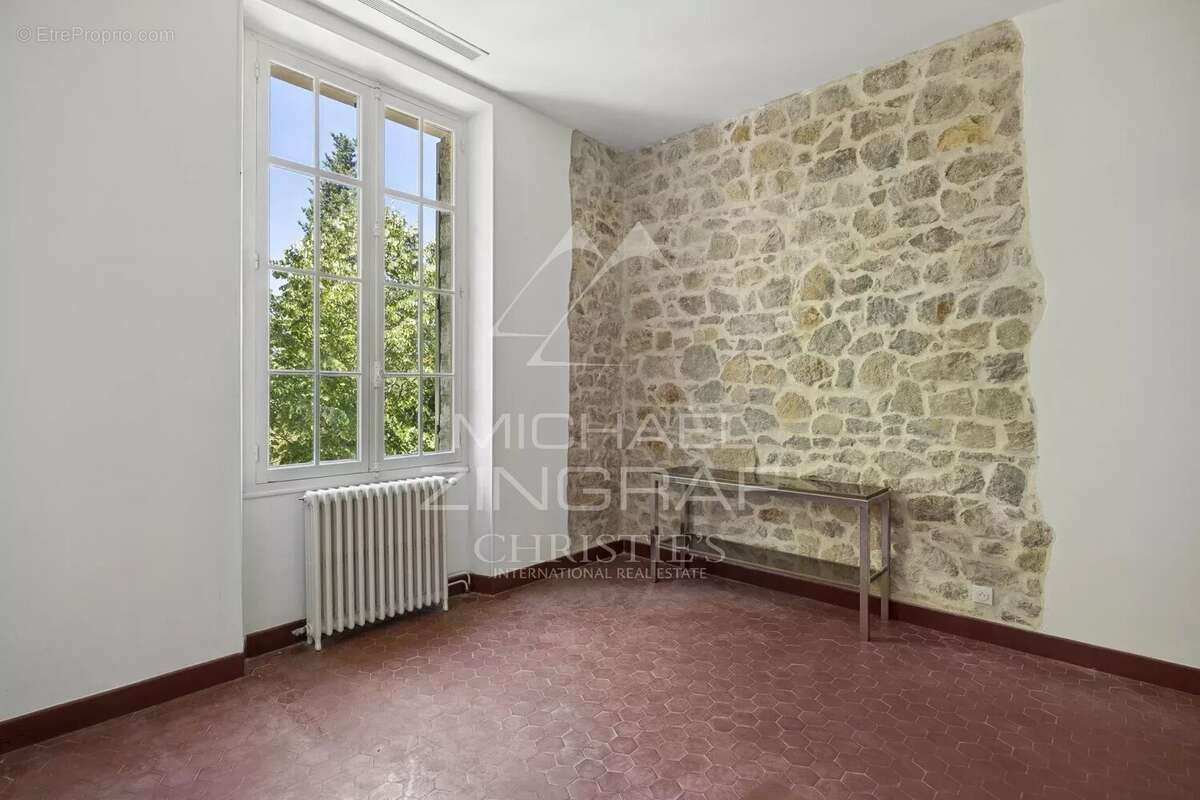 Maison à LA ROQUETTE-SUR-SIAGNE