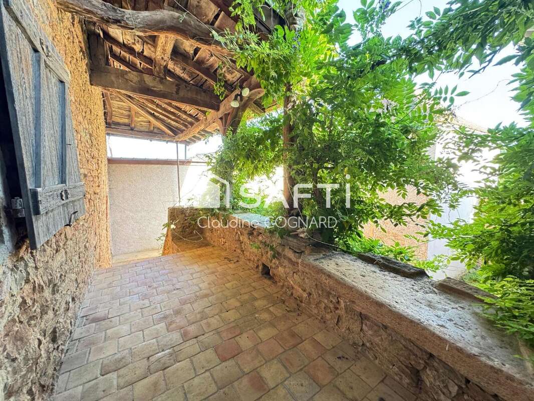 Maison 268 m² à Vergisson  - photo 7